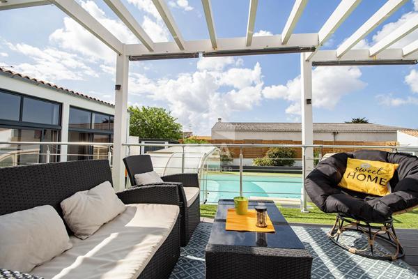 Belle maison de plain pied , 5 chambres, jardin , piscine