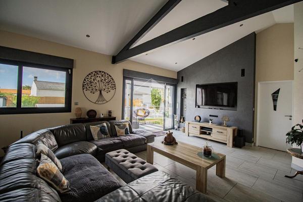 Belle maison de plain pied , 5 chambres, jardin , piscine
