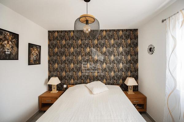 Belle maison de plain pied , 5 chambres, jardin , piscine
