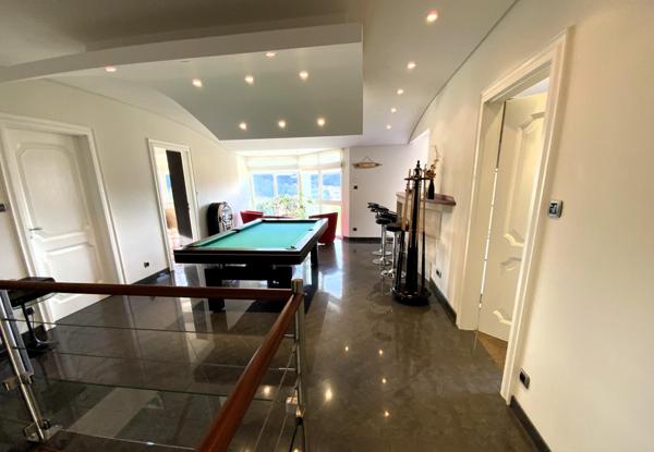 Propriété aux prestations haut de gamme , grand terrain avec vue panoramique , cadre exceptionnel