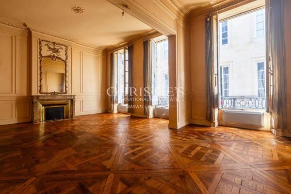Jardin Public – Appartement de 95m² – superbes prestations anciennes