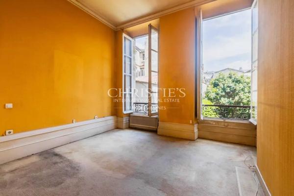 Jardin Public – Appartement de 95m² – superbes prestations anciennes