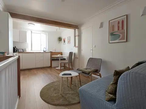 Coup de cœur en plein centre de Nogent-sur-Marne ! Duplex entièrement rénové, meublé et équipé, vendu clé en main avec deux caves. Idéal premier achat ou investissement locatif à forte attractivité