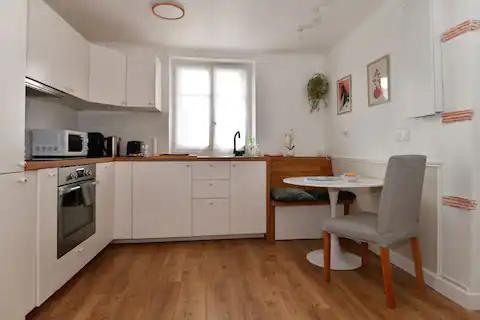 Coup de cœur en plein centre de Nogent-sur-Marne ! Duplex entièrement rénové, meublé et équipé, vendu clé en main avec deux caves. Idéal premier achat ou investissement locatif à forte attractivité