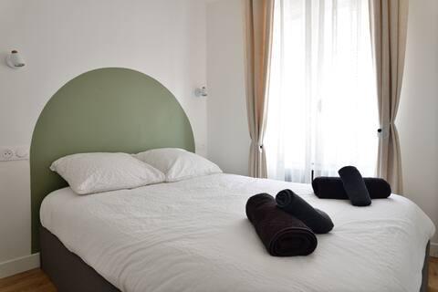 Coup de cœur en plein centre de Nogent-sur-Marne ! Duplex entièrement rénové, meublé et équipé, vendu clé en main avec deux caves. Idéal premier achat ou investissement locatif à forte attractivité