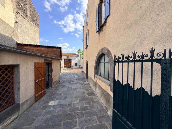 Aubière centre – Maison vigneronne et grange réhabilitée