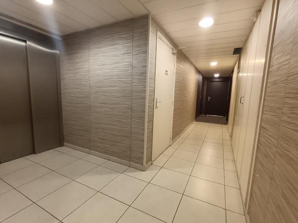 T3 terrasse 34 m², parking, tram à pied – 1er achat / invest