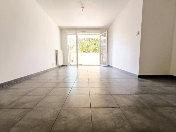 T3 terrasse 34 m², parking, tram à pied – 1er achat / invest