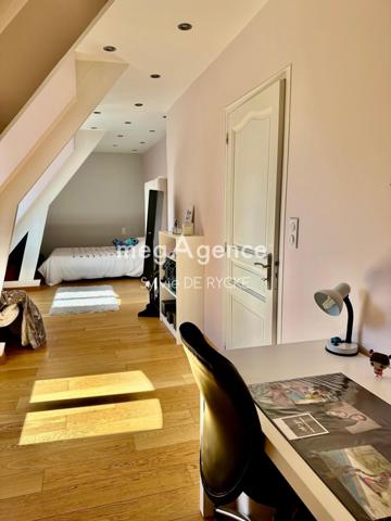 Maison à Champigny, 89340 - 7 pièces 202m²