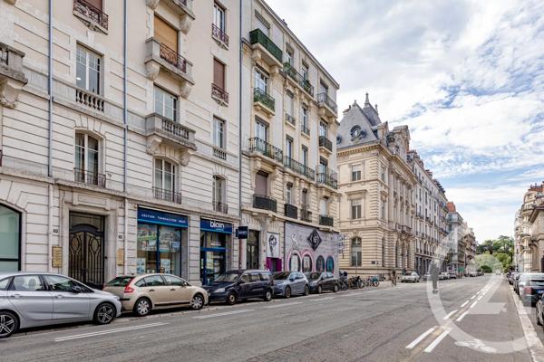 Appartement F4 à vendre  4 pièces - 187 m 2   GRENOBLE  - 38