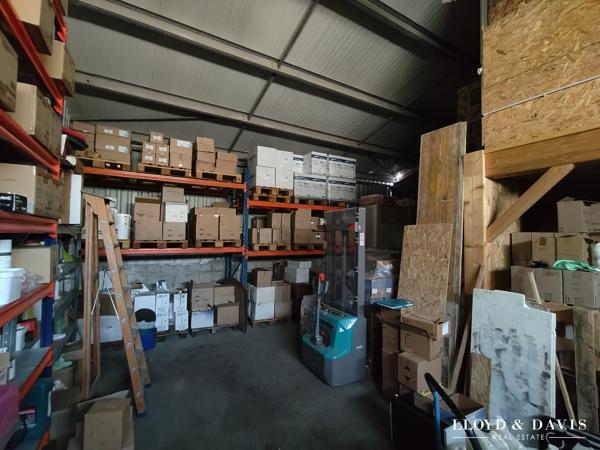 Local à louer pour Artisans avec accès fourgons