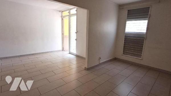 Appartement à vendre aux Abymes, en Guadeloupe (971).
Cet appartement est idéalement situé à l...
