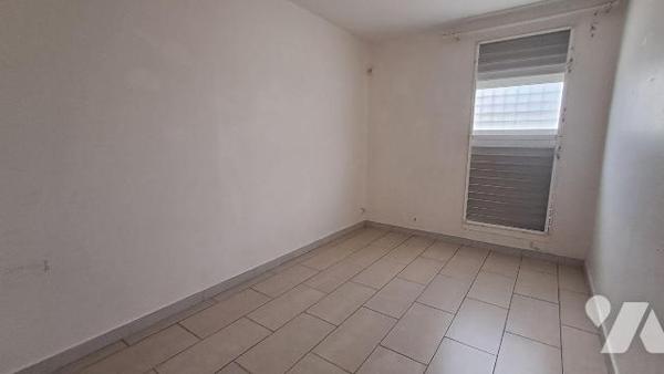 Appartement à vendre aux Abymes, en Guadeloupe (971).
Cet appartement est idéalement situé à l...