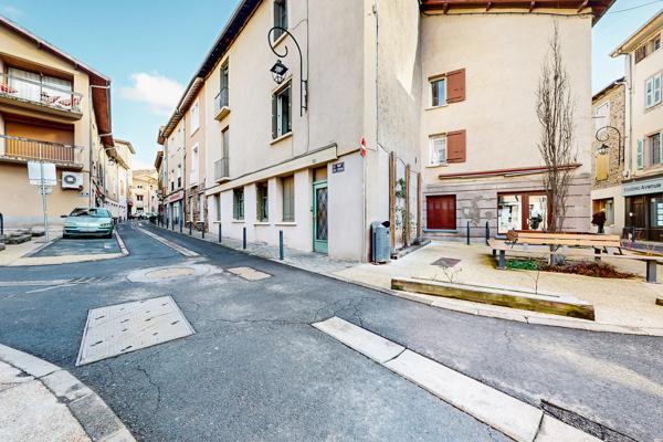 Maison de village rénovée au cœur de Saint Symphorien sur Coise