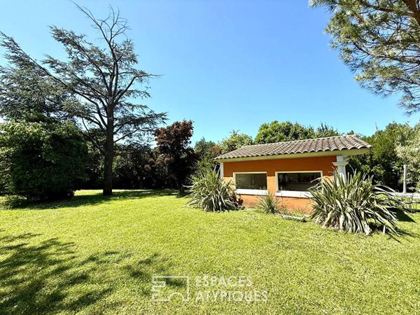 Villa provençale de plain-pied avec piscine et pool house, volumes rares et lumière plein sud