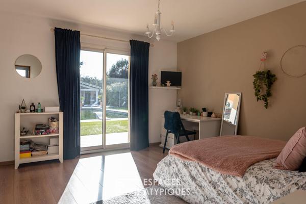 Villa provençale de plain-pied avec piscine et pool house, volumes rares et lumière plein sud