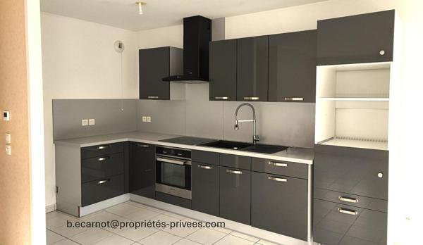 VARCES - Centre Ville Appartement  3 pièce(s) 68 m2