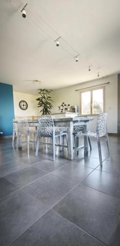 Maison familiale 157 m² – Vue montagnes – Terrain 5 600 m² avec piscine et terrain de pétanque