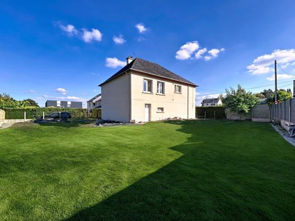 Sur la commune dynamique de Mordelles, à proximité des commerces et arrêts de bus.