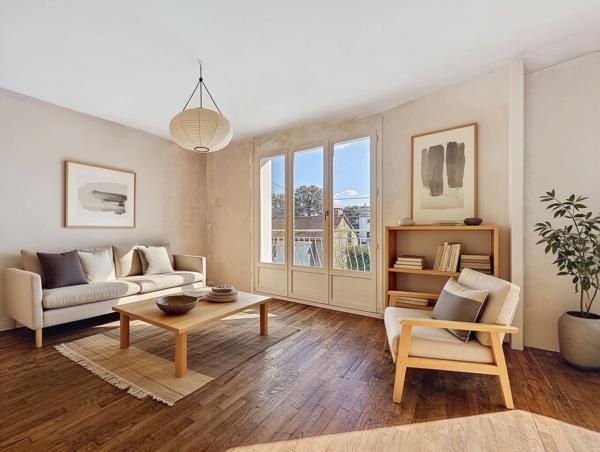 Sur la commune dynamique de Mordelles, à proximité des commerces et arrêts de bus.