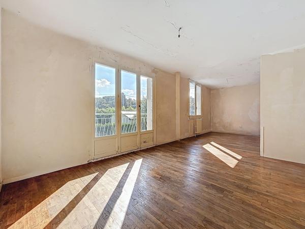 Sur la commune dynamique de Mordelles, à proximité des commerces et arrêts de bus.