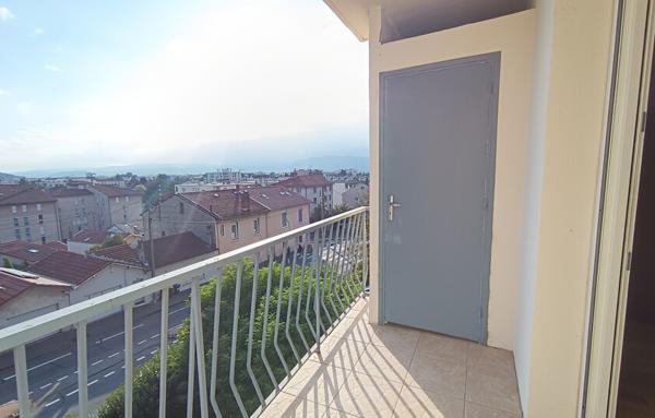 Appartement T2 42m2 avec balcon garage et cave