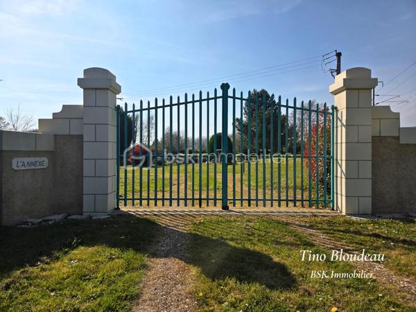 En EXCLUSIVITÉ par Tino BLOUDEAU 

Envie de vous évader, de pêcher, de profiter d’un lieu hors du temps ?
Je vous propose ce terrain de loisirs exceptionnel de 4 060 m², rare sur le secteur.

Dès votre arrivée, vous serez séduit par un environnement magnifiquement arboré, soigneusement entretenu, offrant un cadre naturel, apaisant et totalement Sans vis-à-vis.
Le terrain s’organise autour d’un grand plan d’eau poissonneux, alimenté par une source naturelle, parfaitement aménagé pour en profiter pleinement :
* Plusieurs postes de pêche
* Une rampe de mise à l’eau
* Une petite île avec son ponton, idéale pour un moment privilégié
* Multiples arbres fruitiers, pins et autre variétés

Côté aménagements, tout est déjà en place pour profiter du lieu :
Un cabanon pour vous abriter ou stocker votre matériel, une plateforme en béton prête à accueillir vos projets, un forage avec puits pour une totale autonomie, ainsi qu’une cave à finaliser selon vos envies. Le terrain n'est pas viabilisé, ni eau ni électricité. 

Un bien unique, pensé pour les amoureux de nature, de tranquillité et de moments simples.

👉 Ce type de bien se fait très rare. Je vous invite à me contacter rapidement pour venir le découvrir et vous projeter sur votre futur lieu de détente.