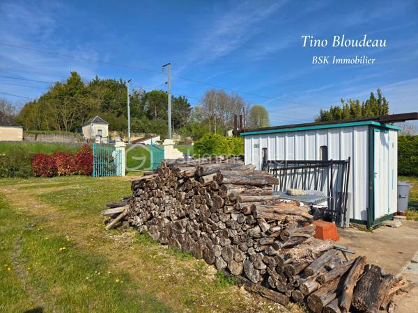En EXCLUSIVITÉ par Tino BLOUDEAU 

Envie de vous évader, de pêcher, de profiter d’un lieu hors du temps ?
Je vous propose ce terrain de loisirs exceptionnel de 4 060 m², rare sur le secteur.

Dès votre arrivée, vous serez séduit par un environnement magnifiquement arboré, soigneusement entretenu, offrant un cadre naturel, apaisant et totalement Sans vis-à-vis.
Le terrain s’organise autour d’un grand plan d’eau poissonneux, alimenté par une source naturelle, parfaitement aménagé pour en profiter pleinement :
* Plusieurs postes de pêche
* Une rampe de mise à l’eau
* Une petite île avec son ponton, idéale pour un moment privilégié
* Multiples arbres fruitiers, pins et autre variétés

Côté aménagements, tout est déjà en place pour profiter du lieu :
Un cabanon pour vous abriter ou stocker votre matériel, une plateforme en béton prête à accueillir vos projets, un forage avec puits pour une totale autonomie, ainsi qu’une cave à finaliser selon vos envies. Le terrain n'est pas viabilisé, ni eau ni électricité. 

Un bien unique, pensé pour les amoureux de nature, de tranquillité et de moments simples.

👉 Ce type de bien se fait très rare. Je vous invite à me contacter rapidement pour venir le découvrir et vous projeter sur votre futur lieu de détente.