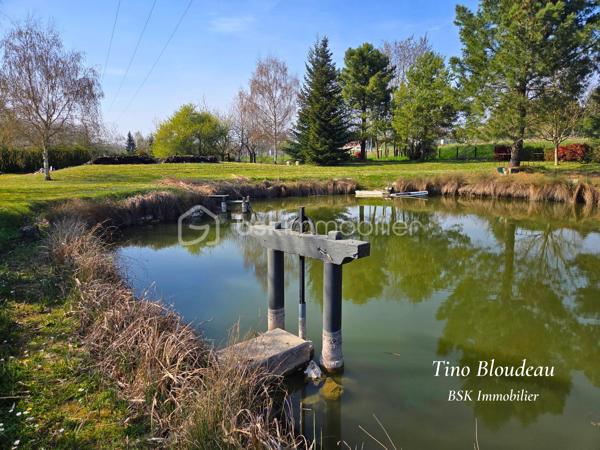 En EXCLUSIVITÉ par Tino BLOUDEAU 

Envie de vous évader, de pêcher, de profiter d’un lieu hors du temps ?
Je vous propose ce terrain de loisirs exceptionnel de 4 060 m², rare sur le secteur.

Dès votre arrivée, vous serez séduit par un environnement magnifiquement arboré, soigneusement entretenu, offrant un cadre naturel, apaisant et totalement Sans vis-à-vis.
Le terrain s’organise autour d’un grand plan d’eau poissonneux, alimenté par une source naturelle, parfaitement aménagé pour en profiter pleinement :
* Plusieurs postes de pêche
* Une rampe de mise à l’eau
* Une petite île avec son ponton, idéale pour un moment privilégié
* Multiples arbres fruitiers, pins et autre variétés

Côté aménagements, tout est déjà en place pour profiter du lieu :
Un cabanon pour vous abriter ou stocker votre matériel, une plateforme en béton prête à accueillir vos projets, un forage avec puits pour une totale autonomie, ainsi qu’une cave à finaliser selon vos envies. Le terrain n'est pas viabilisé, ni eau ni électricité. 

Un bien unique, pensé pour les amoureux de nature, de tranquillité et de moments simples.

👉 Ce type de bien se fait très rare. Je vous invite à me contacter rapidement pour venir le découvrir et vous projeter sur votre futur lieu de détente.