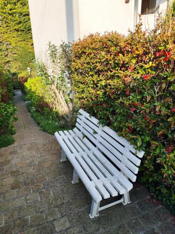 Maison mitoyenne d'un côté avec sous-sol et 215 m² de terrain