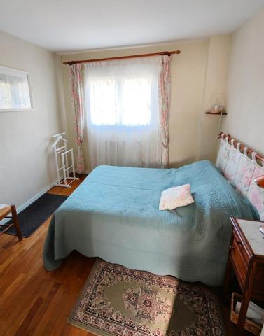 Maison mitoyenne d'un côté avec sous-sol et 215 m² de terrain