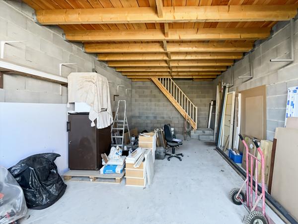 ENTRE CHALLANS ET BEAUVOIR , GARAGE DE 38 M²