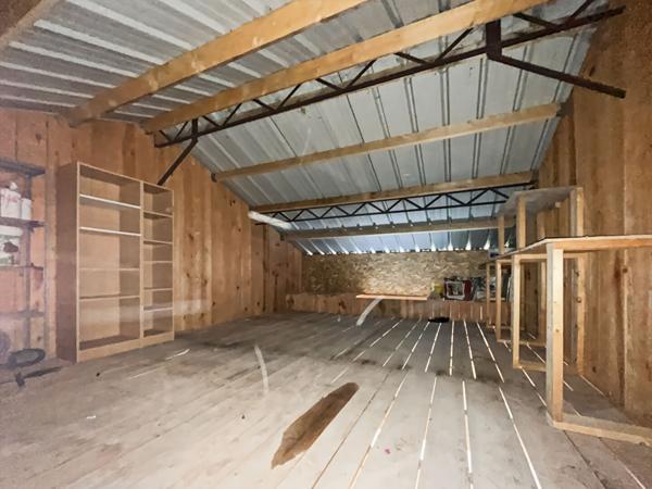 ENTRE CHALLANS ET BEAUVOIR , GARAGE DE 38 M²
