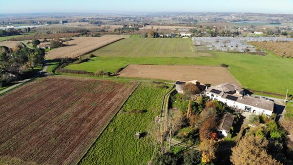 Domaine à vendre comprenant, une maison, des chambres d'hôtes et 2 appartements sur plus d'un hectare à SAINTE BAZEILLE (47)
