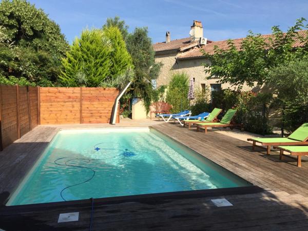 Domaine à vendre comprenant, une maison, des chambres d'hôtes et 2 appartements sur plus d'un hectare à SAINTE BAZEILLE (47)