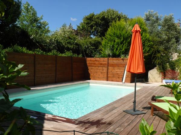 Domaine à vendre comprenant, une maison, des chambres d'hôtes et 2 appartements sur plus d'un hectare à SAINTE BAZEILLE (47)