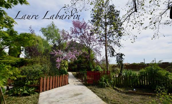 Domaine à vendre comprenant, une maison, des chambres d'hôtes et 2 appartements sur plus d'un hectare à SAINTE BAZEILLE (47)