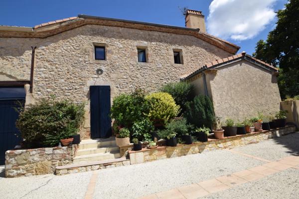 Domaine à vendre comprenant, une maison, des chambres d'hôtes et 2 appartements sur plus d'un hectare à SAINTE BAZEILLE (47)