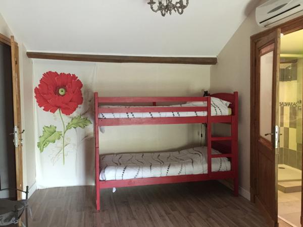 Domaine à vendre comprenant, une maison, des chambres d'hôtes et 2 appartements sur plus d'un hectare à SAINTE BAZEILLE (47)