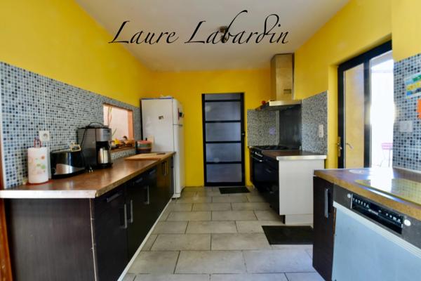 Domaine à vendre comprenant, une maison, des chambres d'hôtes et 2 appartements sur plus d'un hectare à SAINTE BAZEILLE (47)