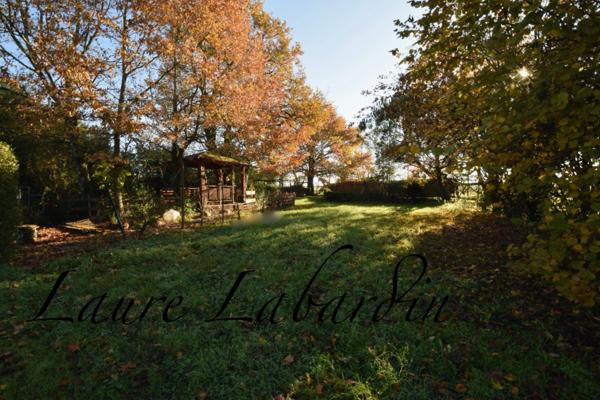 Domaine à vendre comprenant, une maison, des chambres d'hôtes et 2 appartements sur plus d'un hectare à SAINTE BAZEILLE (47)