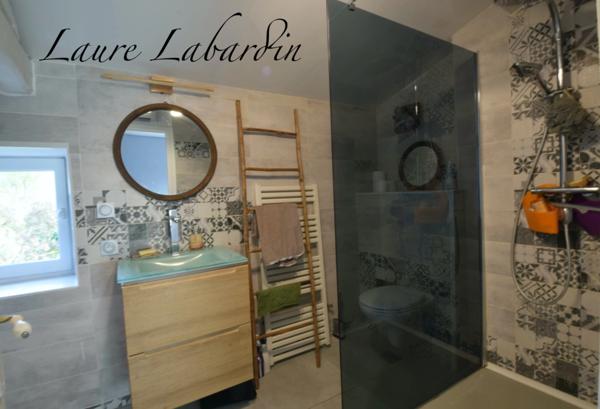 Domaine à vendre comprenant, une maison, des chambres d'hôtes et 2 appartements sur plus d'un hectare à SAINTE BAZEILLE (47)