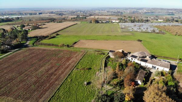 Domaine à vendre comprenant, une maison, des chambres d'hôtes et 2 appartements sur plus d'un hectare à SAINTE BAZEILLE (47)