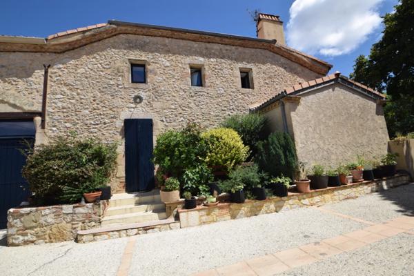 Domaine à vendre comprenant, une maison, des chambres d'hôtes et 2 appartements sur plus d'un hectare à SAINTE BAZEILLE (47)