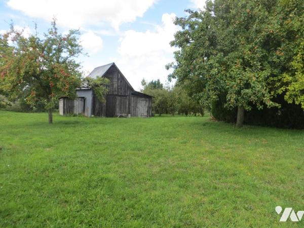 A 5km de VIRE NORMANDIE, dans village avec écoles et commerces