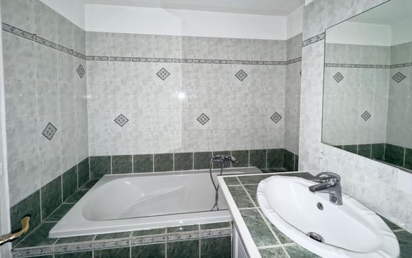 Appartement à vendre    3 pièces • 85 m2 Solliès-Pont