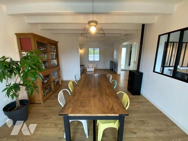 LES HERBIERS - Maison sur sous-sol entièrement rénovée offrant 170 m² habitables sur 2 niveaux ...