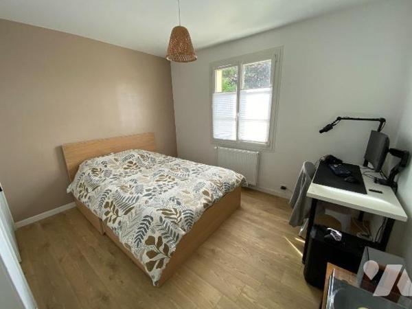 LES HERBIERS - Maison sur sous-sol entièrement rénovée offrant 170 m² habitables sur 2 niveaux ...