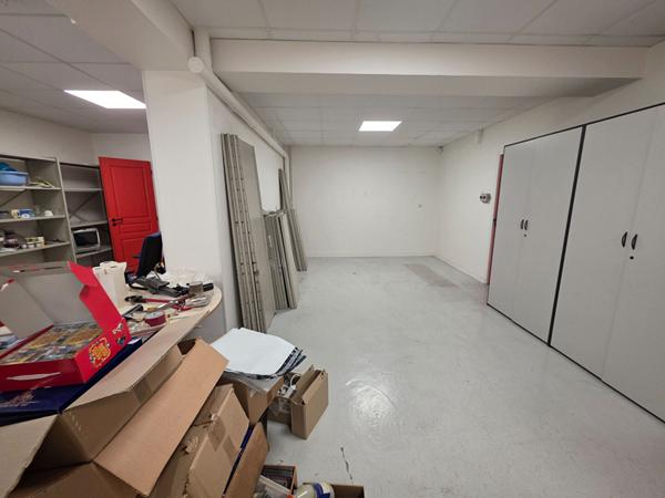 Local d'activité Tours 700 m2