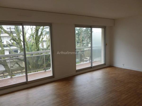 Location                                                      Appartement
                        
                     3 pièces                      74 m2                     à Châtenay-Malabry
